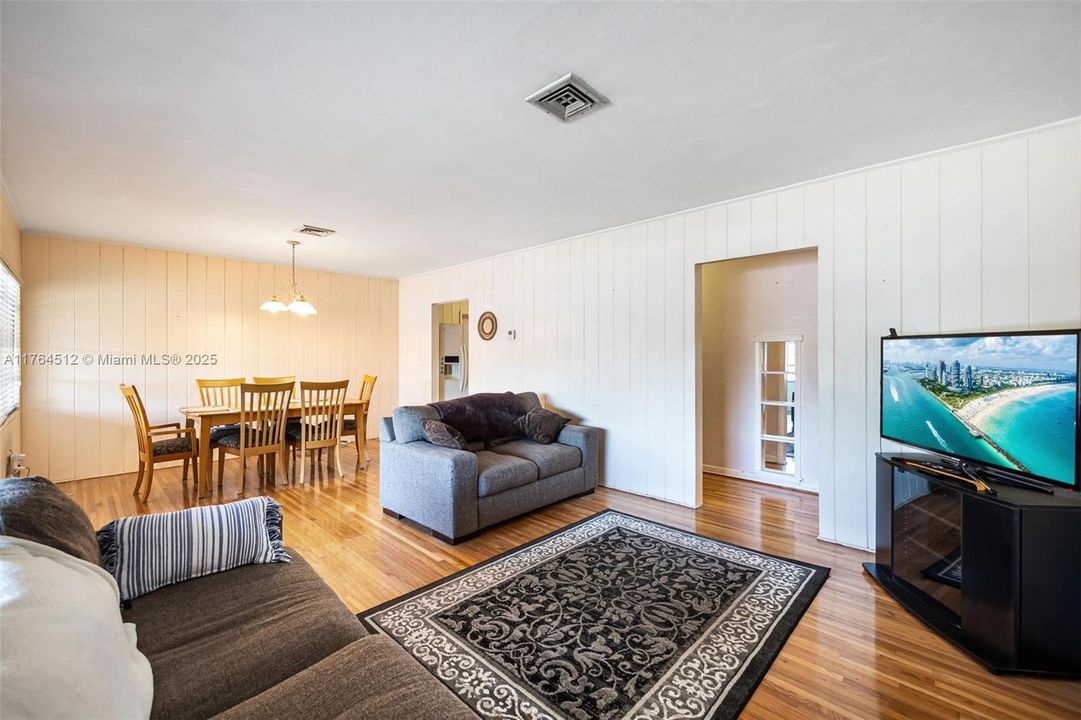 Recently Sold: $779,000 (4 beds, 3 baths, 1888 Square Feet)