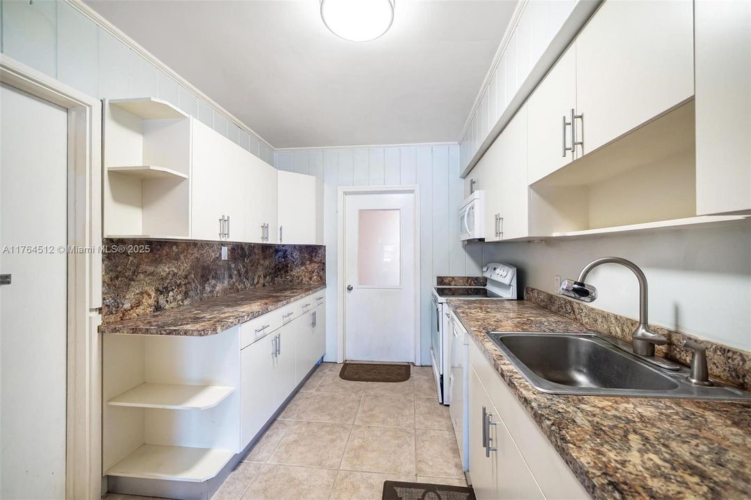 Recently Sold: $779,000 (4 beds, 3 baths, 1888 Square Feet)