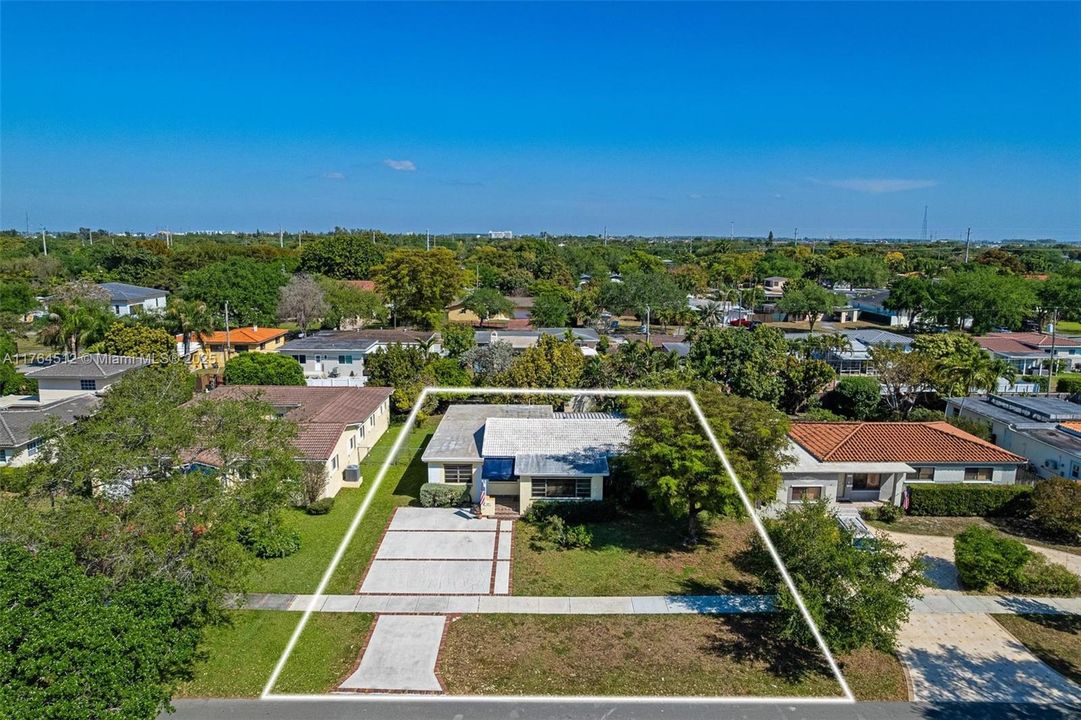 Recently Sold: $779,000 (4 beds, 3 baths, 1888 Square Feet)