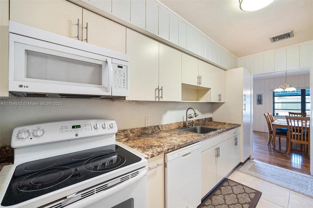 Recently Sold: $779,000 (4 beds, 3 baths, 1888 Square Feet)