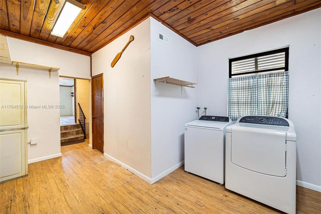 Recently Sold: $779,000 (4 beds, 3 baths, 1888 Square Feet)