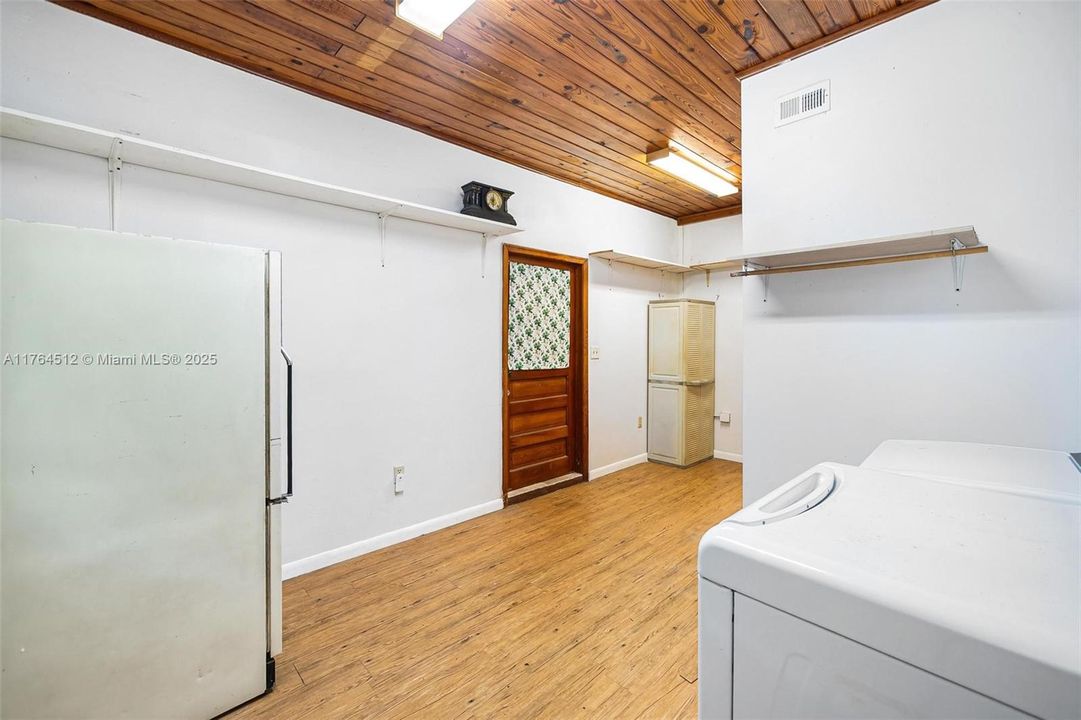 Recently Sold: $779,000 (4 beds, 3 baths, 1888 Square Feet)