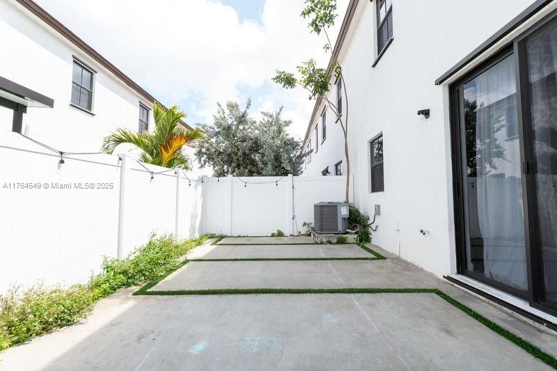 Vendido Recientemente: $535,000 (3 camas, 2 baños, 1376 Pies cuadrados)