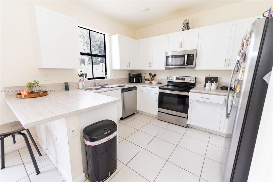 Vendido Recientemente: $535,000 (3 camas, 2 baños, 1376 Pies cuadrados)