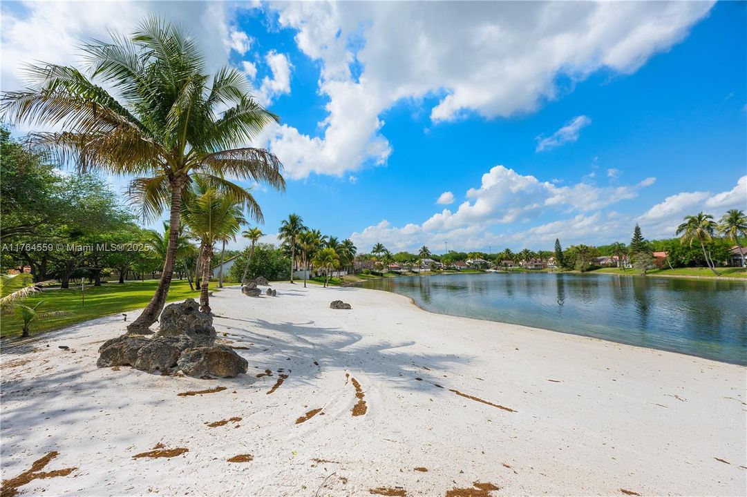 Recently Sold: $649,900 (4 beds, 2 baths, 1866 Square Feet)