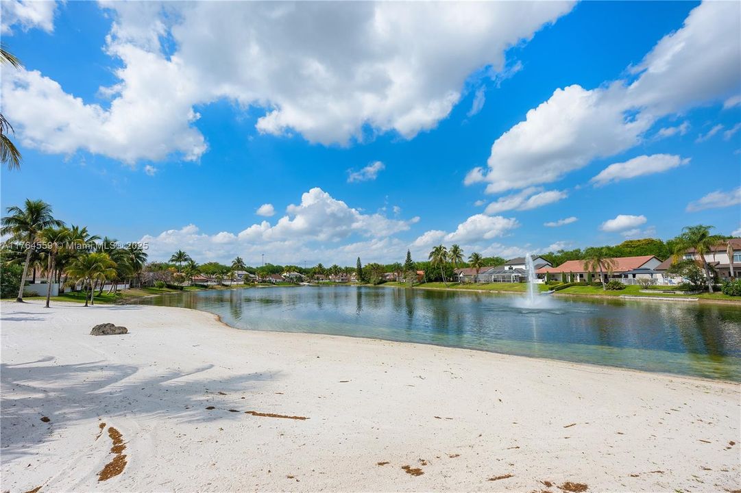 Recently Sold: $649,900 (4 beds, 2 baths, 1866 Square Feet)