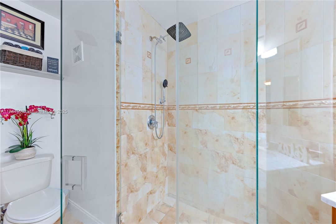 Recently Sold: $649,900 (4 beds, 2 baths, 1866 Square Feet)