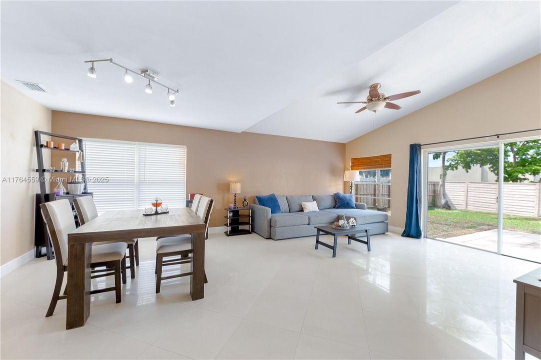 Recently Sold: $649,900 (4 beds, 2 baths, 1866 Square Feet)