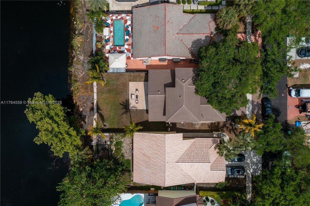 Recently Sold: $649,900 (4 beds, 2 baths, 1866 Square Feet)