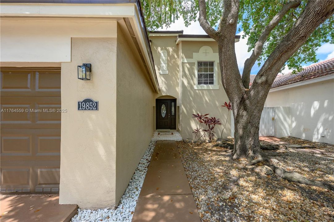 Recently Sold: $649,900 (4 beds, 2 baths, 1866 Square Feet)