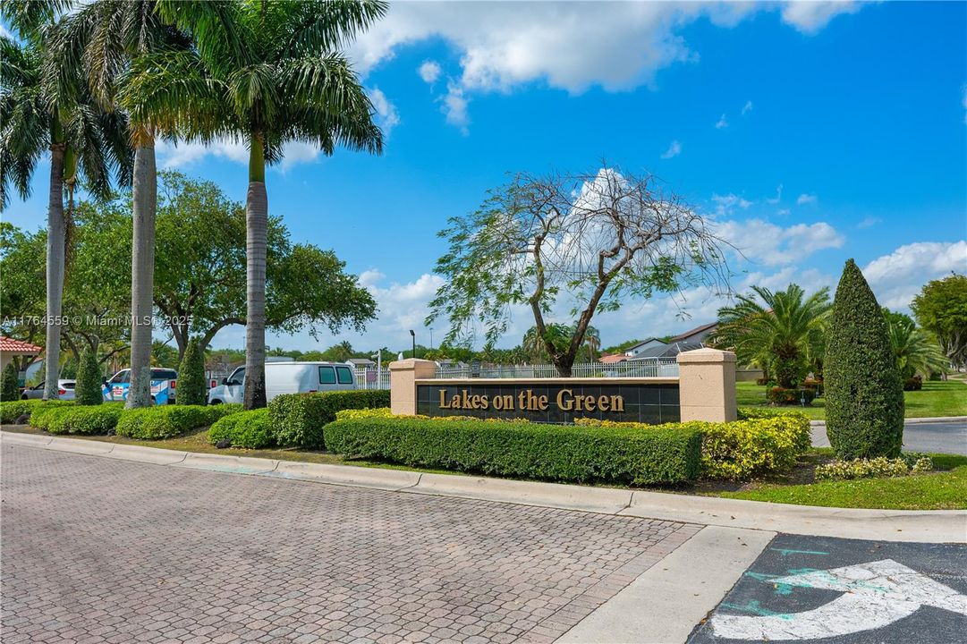 Recently Sold: $649,900 (4 beds, 2 baths, 1866 Square Feet)