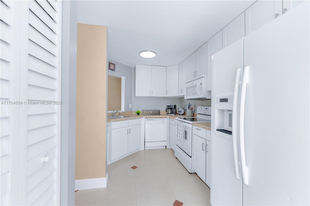 Recently Sold: $649,900 (4 beds, 2 baths, 1866 Square Feet)