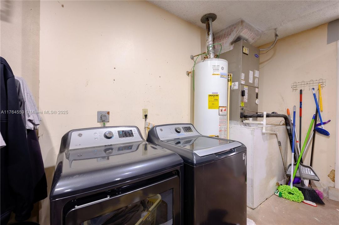 Recently Sold: $649,900 (4 beds, 2 baths, 1866 Square Feet)