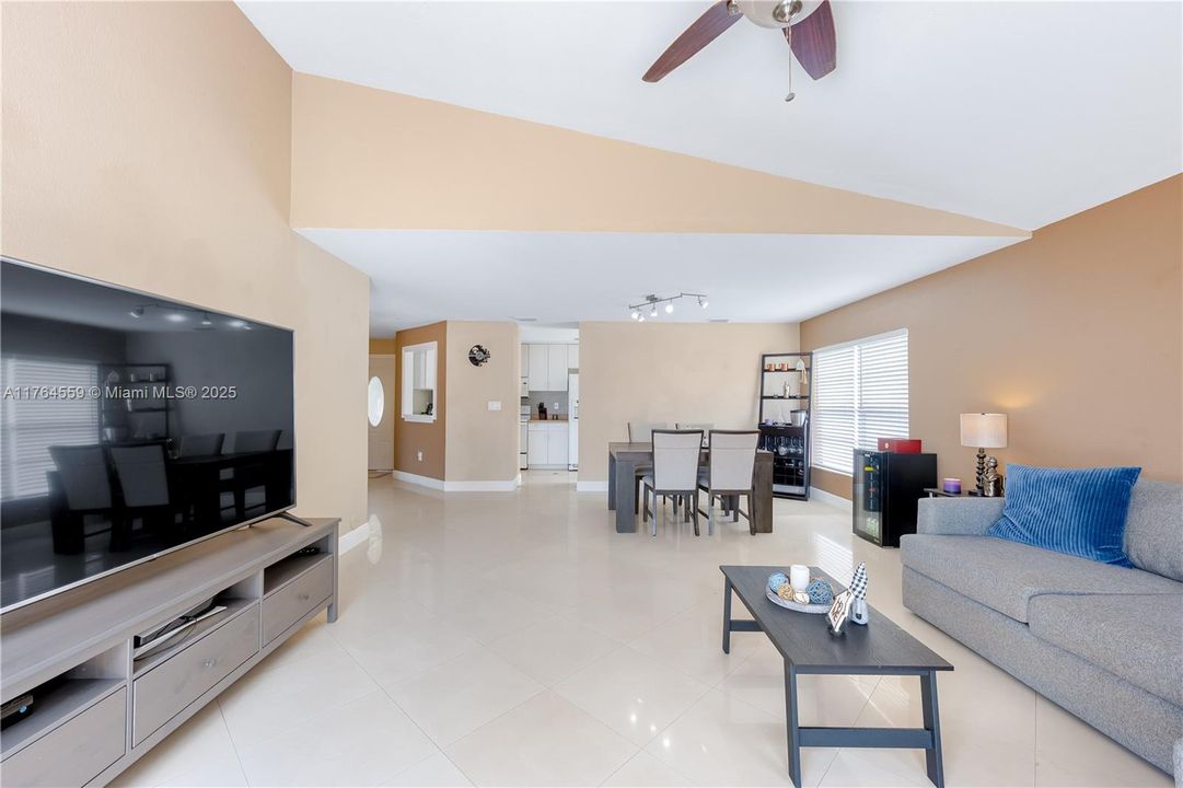 Recently Sold: $649,900 (4 beds, 2 baths, 1866 Square Feet)