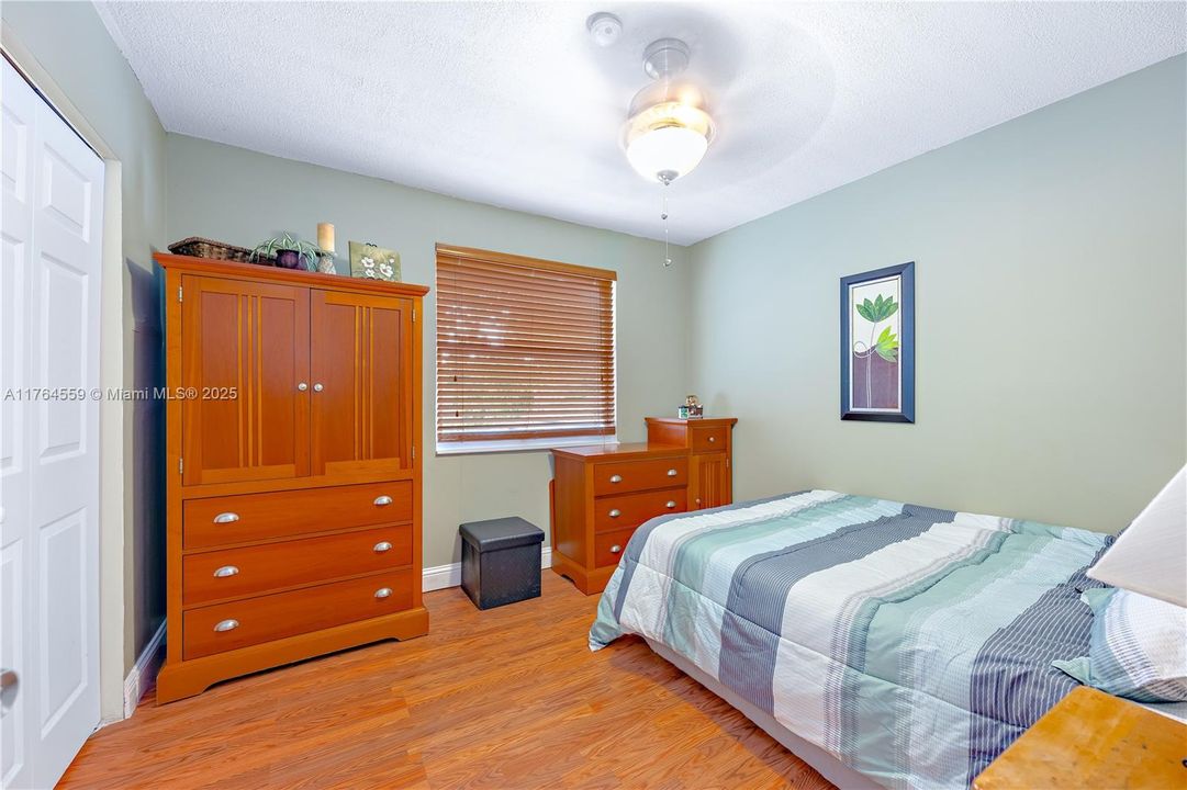 Recently Sold: $649,900 (4 beds, 2 baths, 1866 Square Feet)