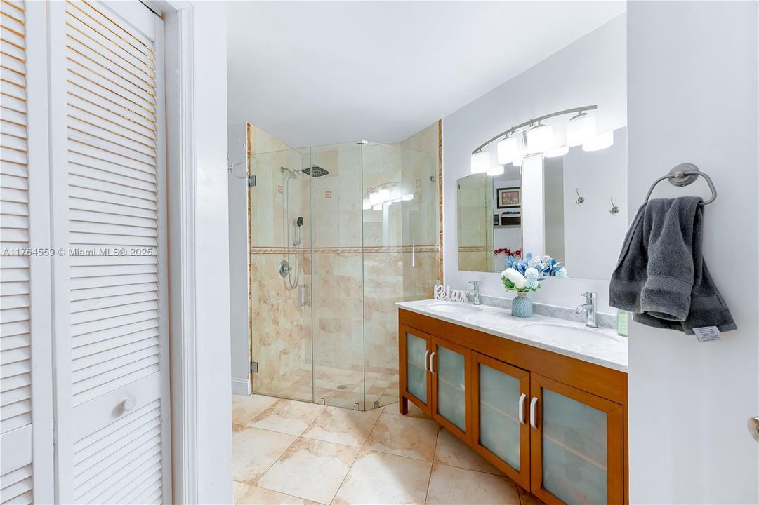 Recently Sold: $649,900 (4 beds, 2 baths, 1866 Square Feet)