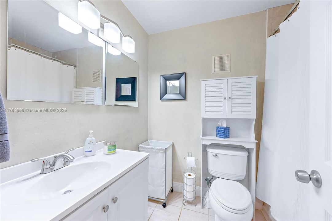 Recently Sold: $649,900 (4 beds, 2 baths, 1866 Square Feet)