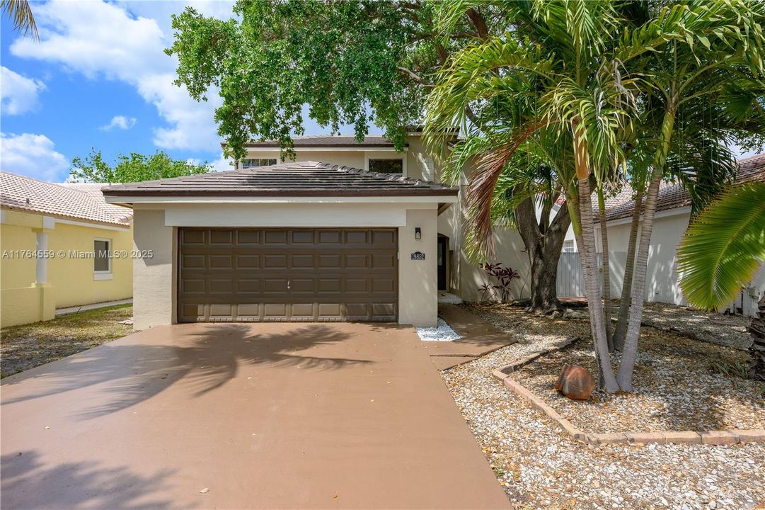 Recently Sold: $649,900 (4 beds, 2 baths, 1866 Square Feet)