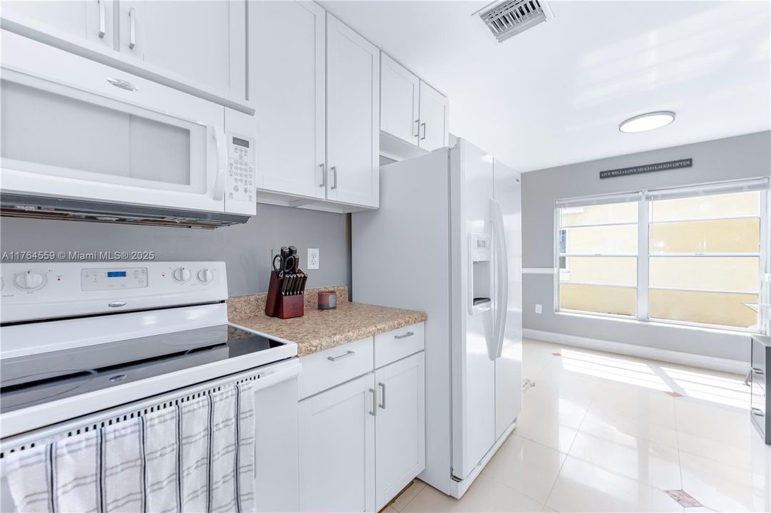 Recently Sold: $649,900 (4 beds, 2 baths, 1866 Square Feet)