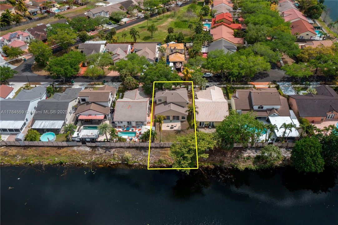 Recently Sold: $649,900 (4 beds, 2 baths, 1866 Square Feet)