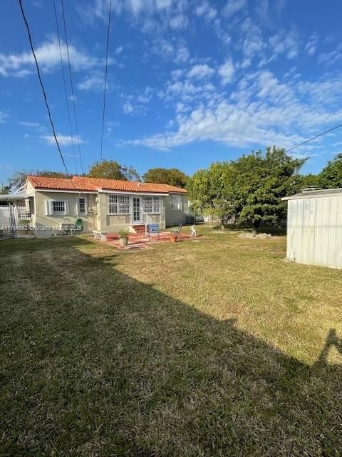 Recently Sold: $695,000 (3 beds, 2 baths, 1219 Square Feet)