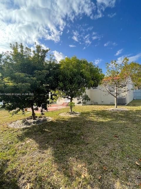 Recently Sold: $695,000 (3 beds, 2 baths, 1219 Square Feet)
