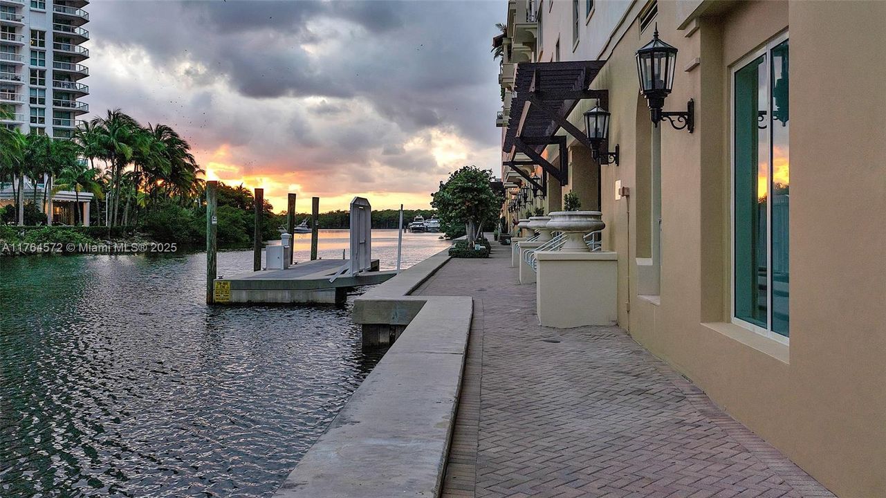 En Venta: $799,000 (3 camas, 2 baños, 1447 Pies cuadrados)