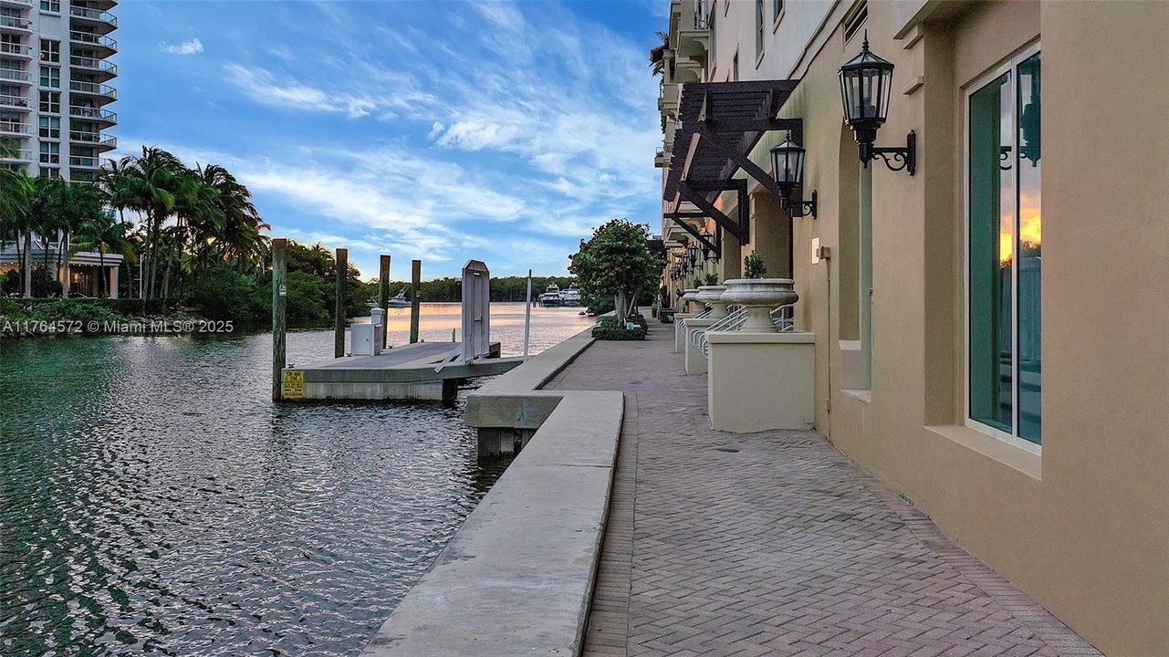 En Venta: $799,000 (3 camas, 2 baños, 1447 Pies cuadrados)