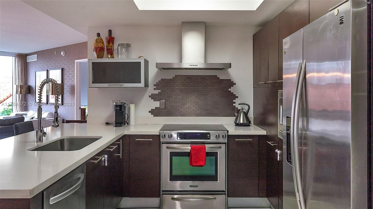 En Venta: $799,000 (3 camas, 2 baños, 1447 Pies cuadrados)