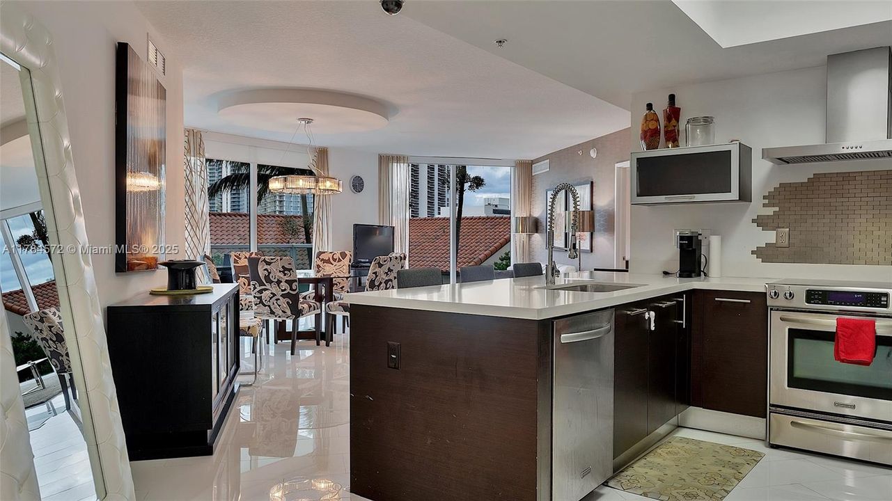 En Venta: $799,000 (3 camas, 2 baños, 1447 Pies cuadrados)