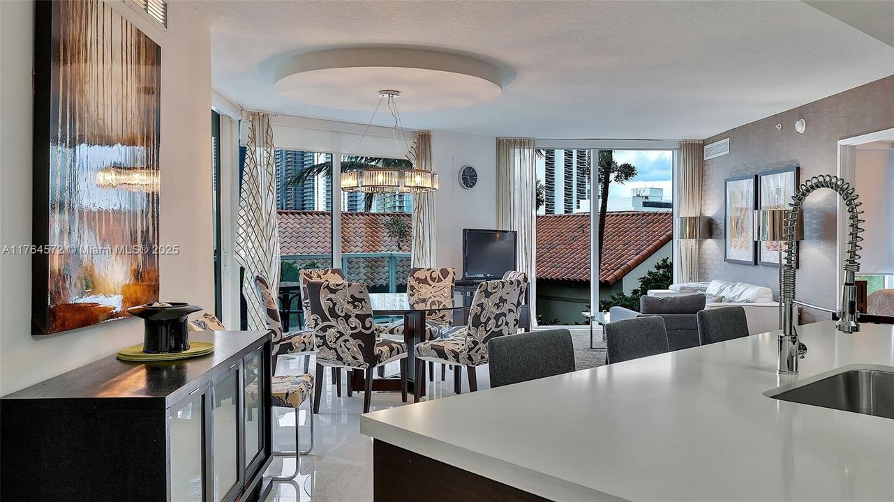 En Venta: $799,000 (3 camas, 2 baños, 1447 Pies cuadrados)