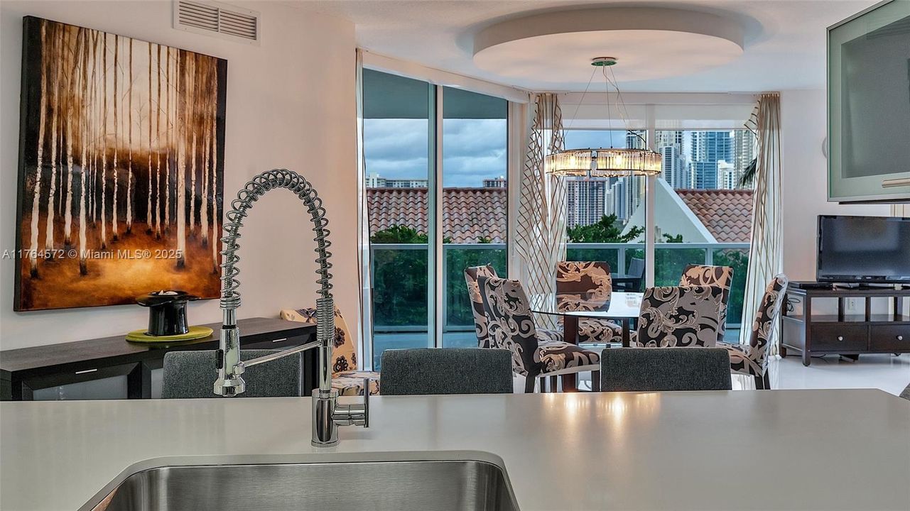 En Venta: $799,000 (3 camas, 2 baños, 1447 Pies cuadrados)