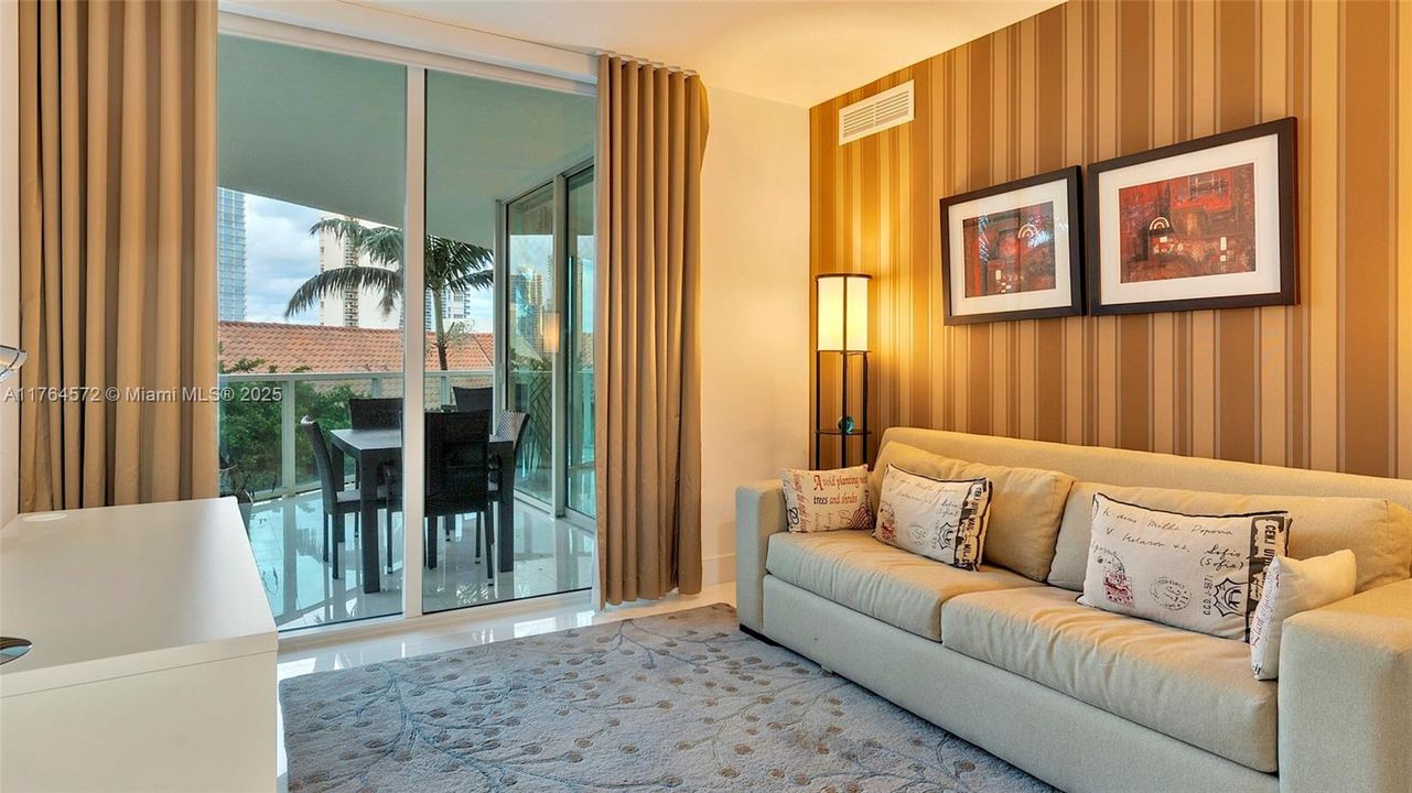 En Venta: $799,000 (3 camas, 2 baños, 1447 Pies cuadrados)