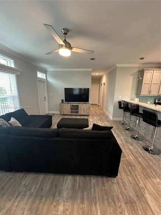 最近售出: $855,000 (3 贝兹, 2 浴室, 1242 平方英尺)