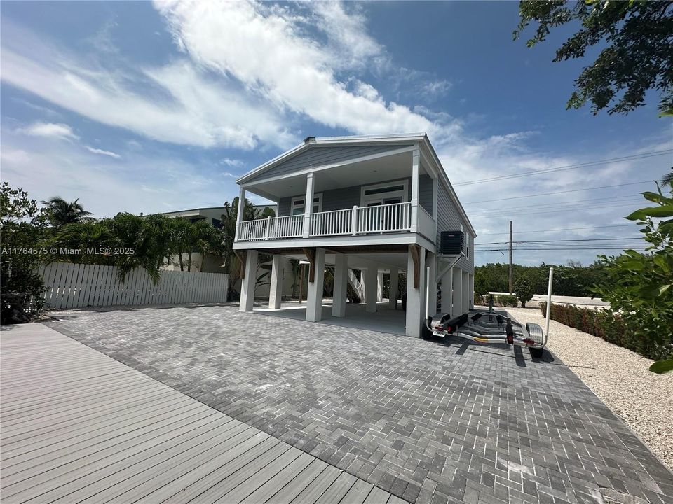 最近售出: $855,000 (3 贝兹, 2 浴室, 1242 平方英尺)