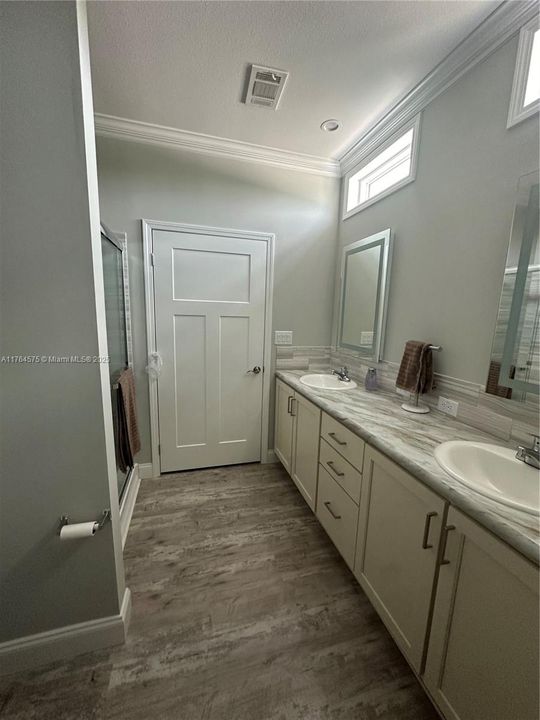 最近售出: $855,000 (3 贝兹, 2 浴室, 1242 平方英尺)