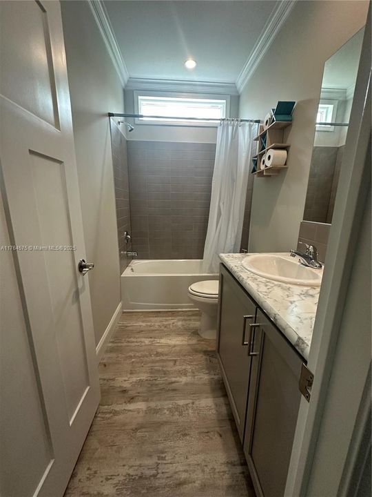 最近售出: $855,000 (3 贝兹, 2 浴室, 1242 平方英尺)