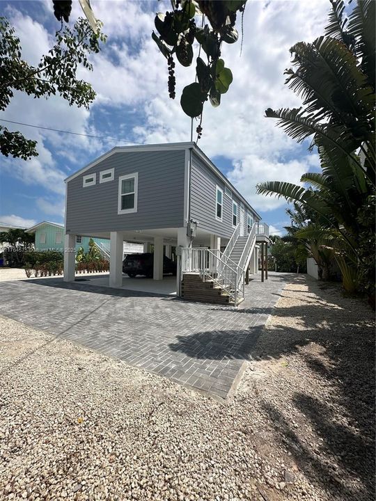 最近售出: $855,000 (3 贝兹, 2 浴室, 1242 平方英尺)