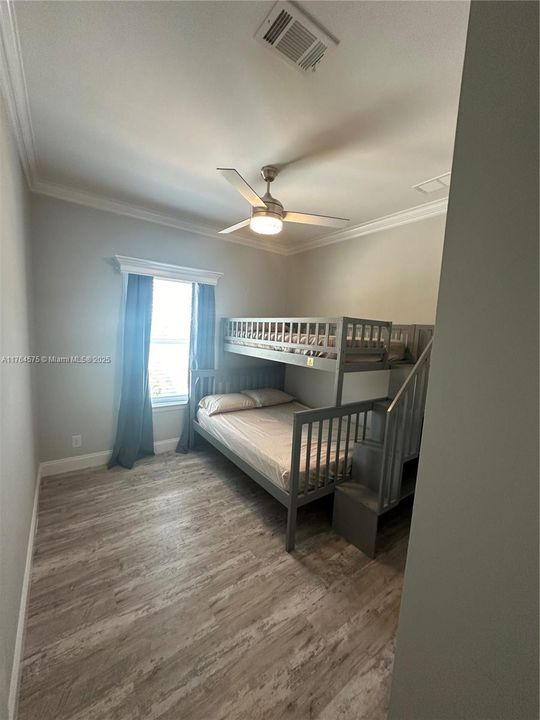 最近售出: $855,000 (3 贝兹, 2 浴室, 1242 平方英尺)