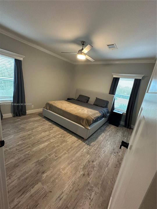 最近售出: $855,000 (3 贝兹, 2 浴室, 1242 平方英尺)