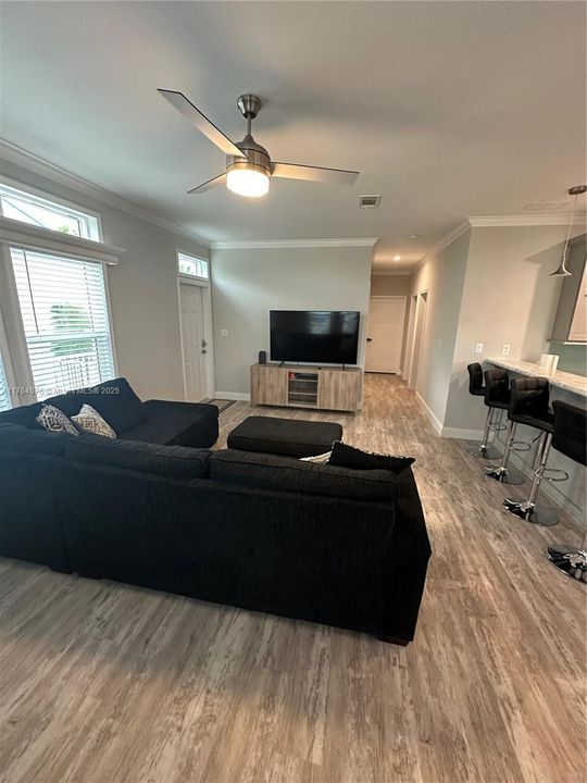 最近售出: $855,000 (3 贝兹, 2 浴室, 1242 平方英尺)