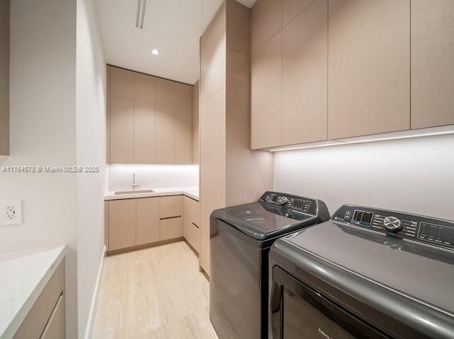 Недавно продано: $10,500,000 (6 спален, 7 ванн, 5882 Квадратных фут)