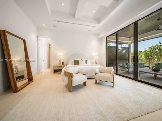 Недавно продано: $10,500,000 (6 спален, 7 ванн, 5882 Квадратных фут)