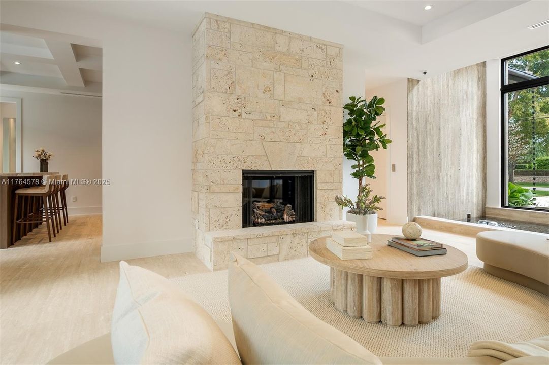 Недавно продано: $10,500,000 (6 спален, 7 ванн, 5882 Квадратных фут)