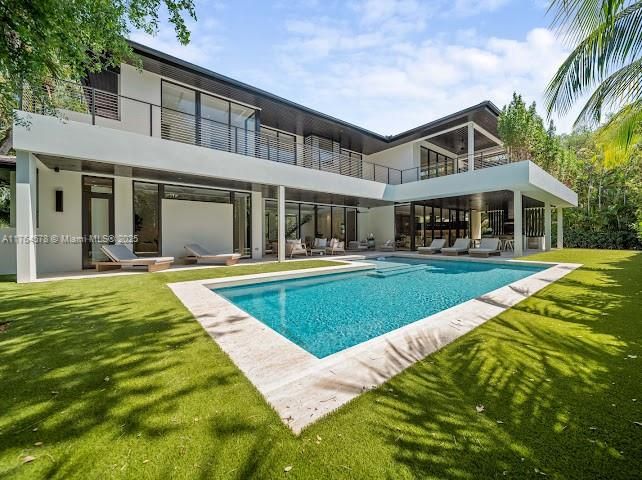 Недавно продано: $10,500,000 (6 спален, 7 ванн, 5882 Квадратных фут)