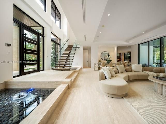 Недавно продано: $10,500,000 (6 спален, 7 ванн, 5882 Квадратных фут)