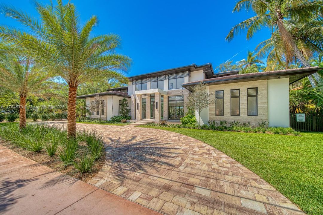 Недавно продано: $10,500,000 (6 спален, 7 ванн, 5882 Квадратных фут)