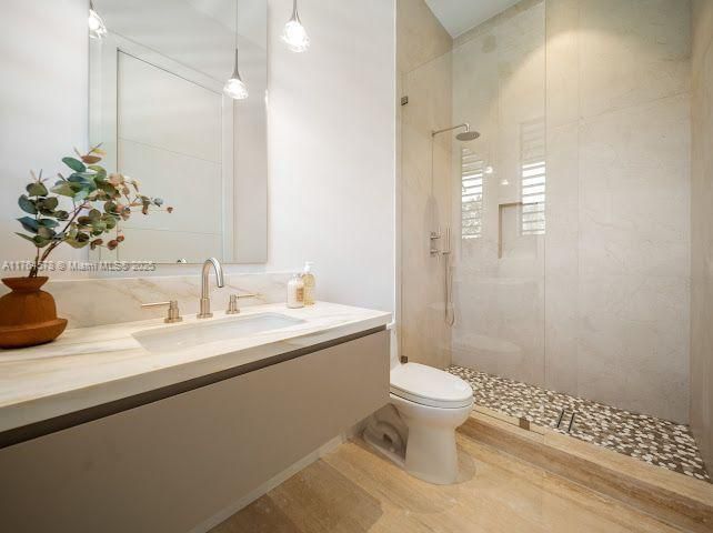 Недавно продано: $10,500,000 (6 спален, 7 ванн, 5882 Квадратных фут)