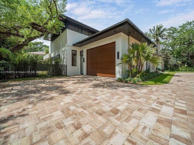 Недавно продано: $10,500,000 (6 спален, 7 ванн, 5882 Квадратных фут)