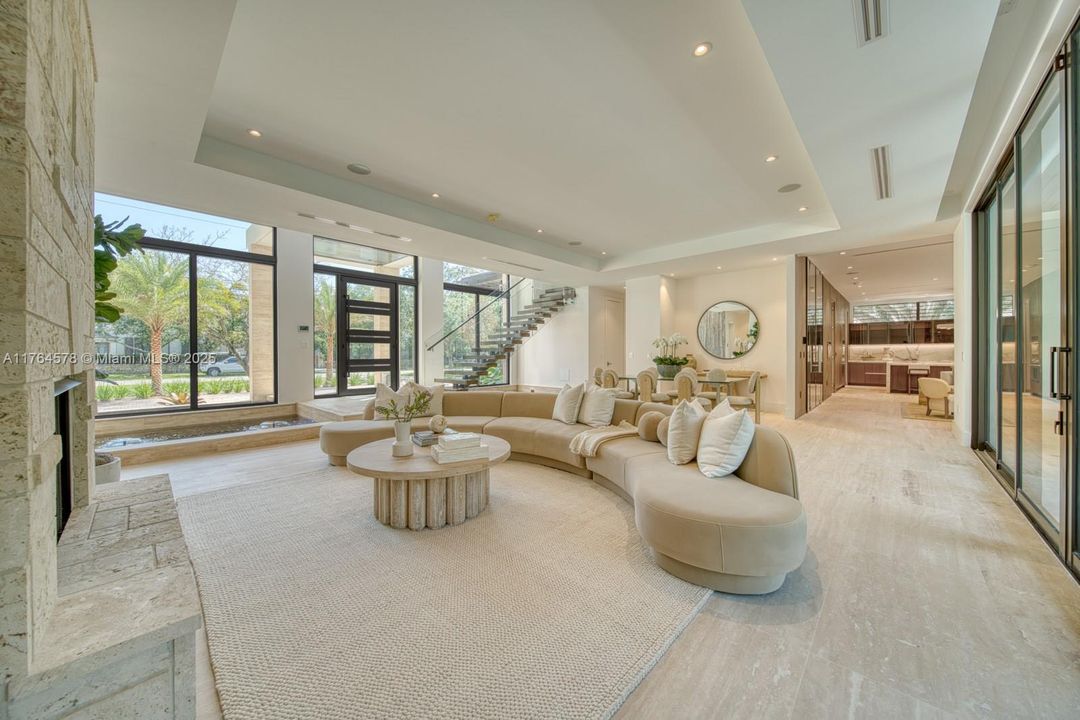 Недавно продано: $10,500,000 (6 спален, 7 ванн, 5882 Квадратных фут)